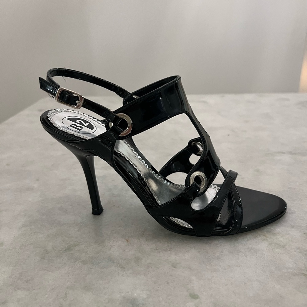 B2 Patent Black sandals